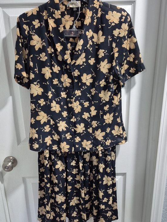 Kasper Dresses & Skirts - Kasper Black and Beige Floral Two-Piece Dress Set